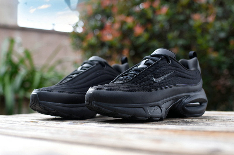 Les baskets Nike Air Max Portal incarnent un style moderne exceptionnelle. Avec leur design futuriste et épuré.pas cher.