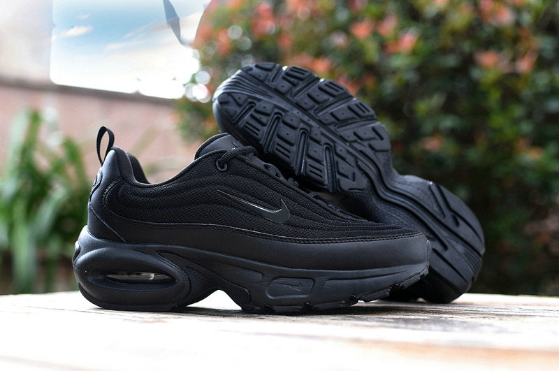 Les baskets Nike Air Max Portal incarnent un style moderne exceptionnelle. Avec leur design futuriste et épuré.pas cher.