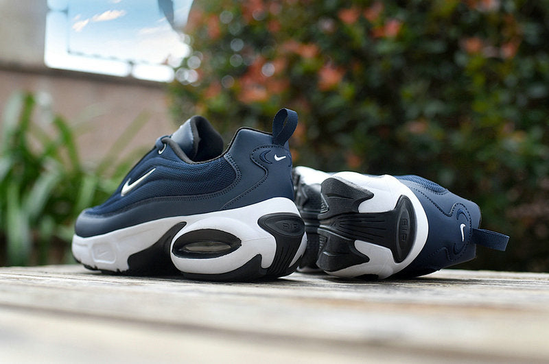 Les baskets Nike Air Max Portal incarnent un style moderne exceptionnelle. Avec leur design futuriste et épuré.pas cher.