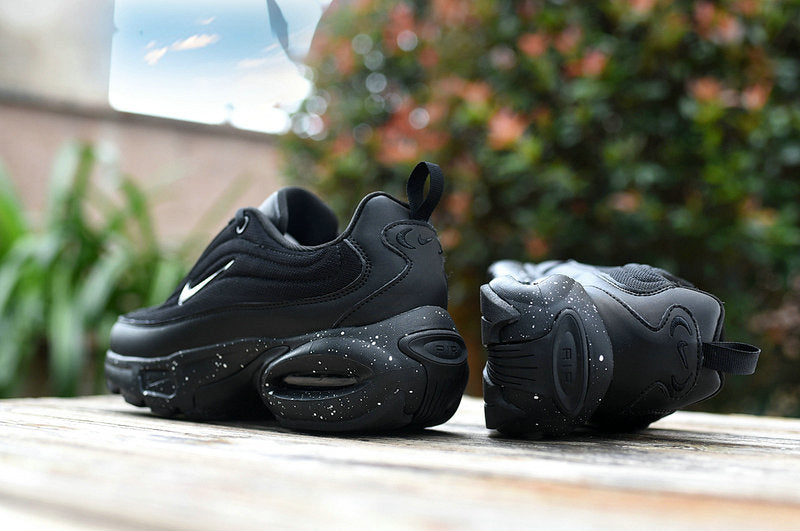 Les baskets Nike Air Max Portal incarnent un style moderne exceptionnelle. Avec leur design futuriste et épuré.pas cher.