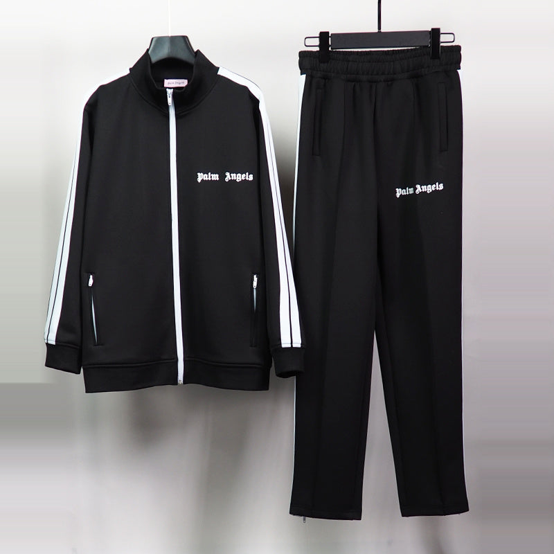 Les ensembles survêtement Palm Angels allient performance et style avec une touche urbaine unique. Pas cher. Le moins cher.