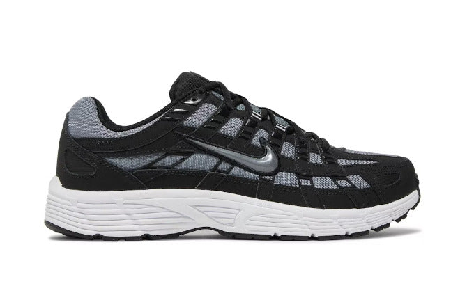 Les baskets Nike P-600 allient un style rétro inspiré des années 2000 à une technologie moderne pour un look et un confort incomparables.