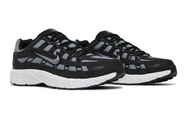 Les baskets Nike P-600 allient un style rétro inspiré des années 2000 à une technologie moderne pour un look et un confort incomparables.