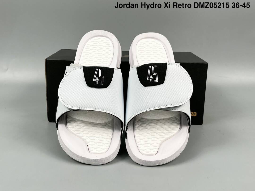 Les sandales claquettes Jordan sont un incontournable pour ceux qui recherchent un mélange parfait entre confort et style décontracté.