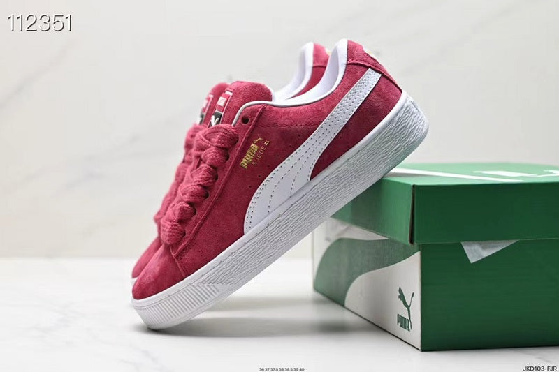 Les baskets Puma Femme se distinguent par leur style audacieux et moderne, alliant des éléments sportifs et urbains. Inspirées des tendances actuelles