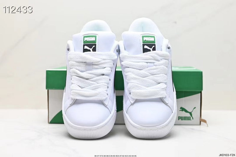 Les baskets Puma Femme se distinguent par leur style audacieux et moderne, alliant des éléments sportifs et urbains. Inspirées des tendances actuelles