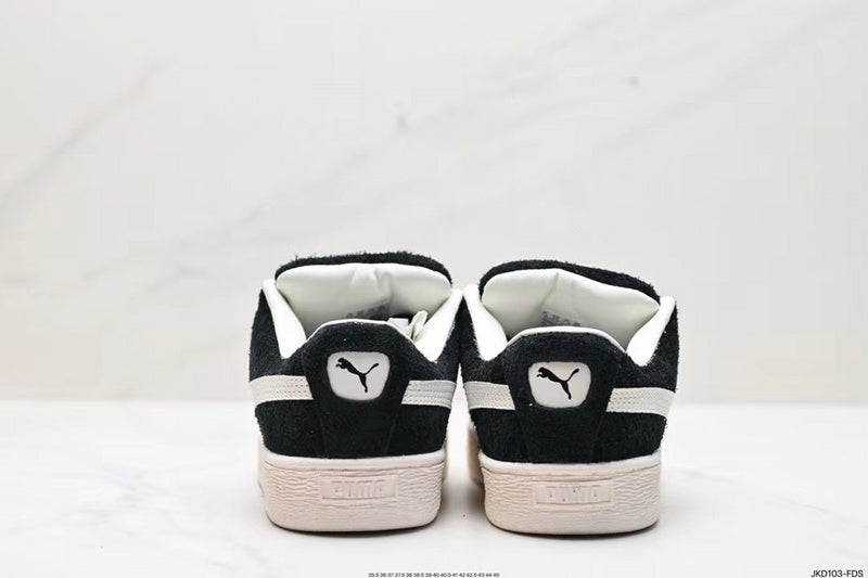 Les baskets Puma Femme se distinguent par leur style audacieux et moderne, alliant des éléments sportifs et urbains. Inspirées des tendances actuelles