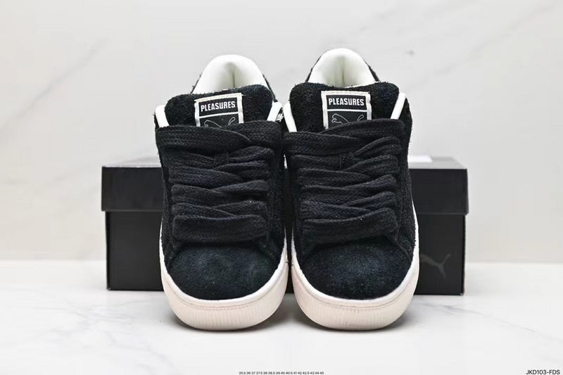 Les baskets Puma Femme se distinguent par leur style audacieux et moderne, alliant des éléments sportifs et urbains. Inspirées des tendances actuelles