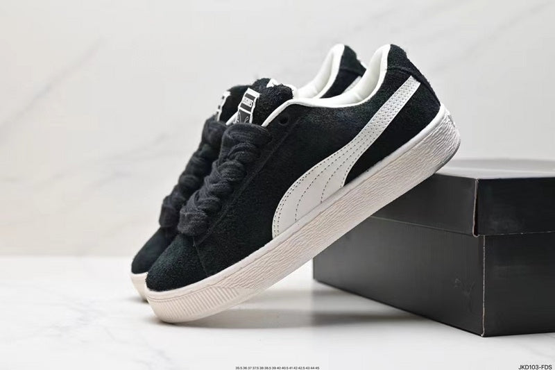 Les baskets Puma Femme se distinguent par leur style audacieux et moderne, alliant des éléments sportifs et urbains. Inspirées des tendances actuelles
