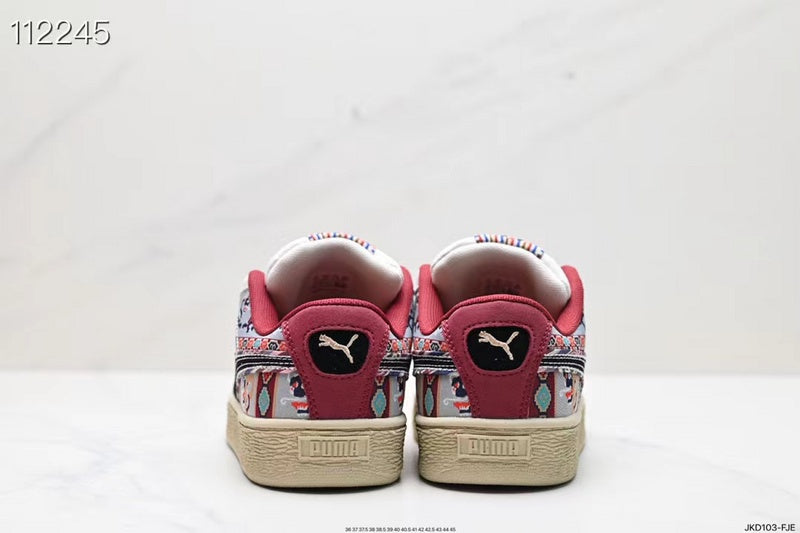 Les baskets Puma Femme se distinguent par leur style audacieux et moderne, alliant des éléments sportifs et urbains. Inspirées des tendances actuelles