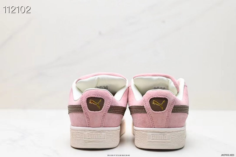 Les baskets Puma Femme se distinguent par leur style audacieux et moderne, alliant des éléments sportifs et urbains. Inspirées des tendances actuelles