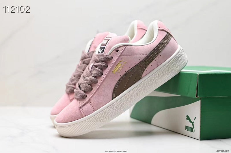 Les baskets Puma Femme se distinguent par leur style audacieux et moderne, alliant des éléments sportifs et urbains. Inspirées des tendances actuelles