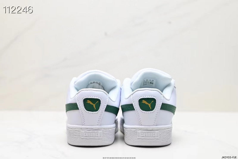 Les baskets Puma Femme se distinguent par leur style audacieux et moderne, alliant des éléments sportifs et urbains. Inspirées des tendances actuelles