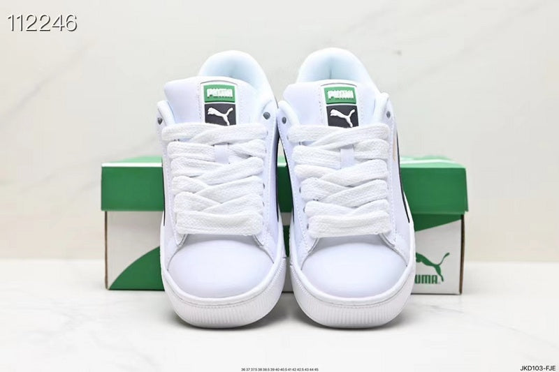 Les baskets Puma Femme se distinguent par leur style audacieux et moderne, alliant des éléments sportifs et urbains. Inspirées des tendances actuelles