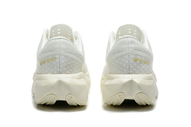 Les baskets New Balance allient style et confort. Leur design classique et leurs matériaux de haute qualité en font un choix idéal pour les amateurs de sneakers.pas cher. Le moins cher.