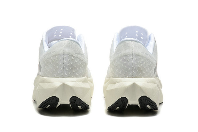 Les baskets New Balance allient style et confort. Leur design classique et leurs matériaux de haute qualité en font un choix idéal pour les amateurs de sneakers.pas cher. Le moins cher.