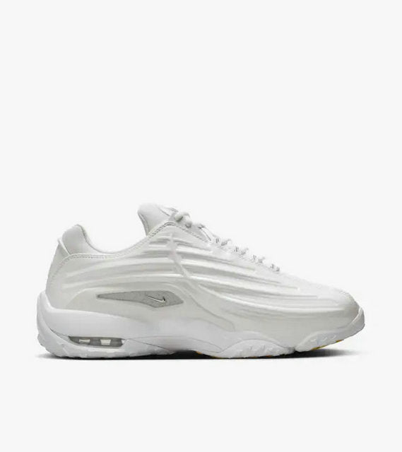 Les baskets Nike X Nocta Hot Step 2 incarnent l'alliance parfaite entre un style audacieux haut de gamme collaboration Nocta.pas cher