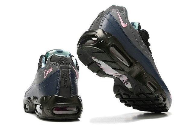 Les baskets Nike Air Max 95 Femme incarnent parfaitement l'évolution emblématique de la ligne Nike.