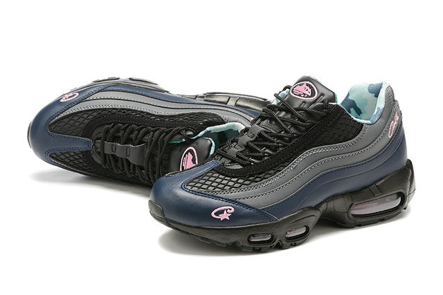 Les baskets Nike Air Max 95 Femme incarnent parfaitement l'évolution emblématique de la ligne Nike.