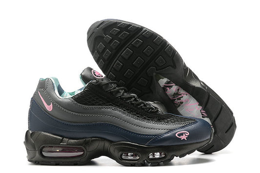 Les baskets Nike Air Max 95 Femme incarnent parfaitement l'évolution emblématique de la ligne Nike.
