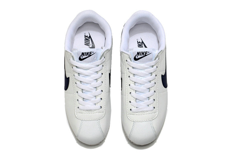 Résultats de l'évolution emblématique de la ligne Nike, les baskets Nike Cortez Femme sont un témoignage de l'engagement de Nike à combiner style et innovation.