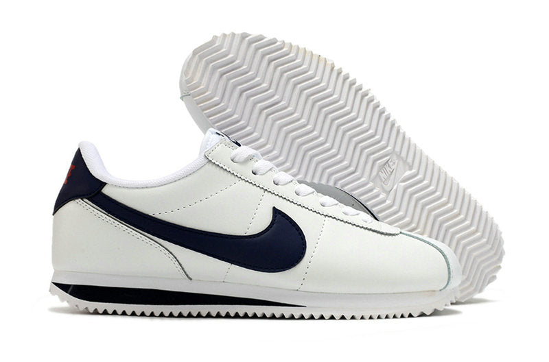 Résultats de l'évolution emblématique de la ligne Nike, les baskets Nike Cortez Femme sont un témoignage de l'engagement de Nike à combiner style et innovation.