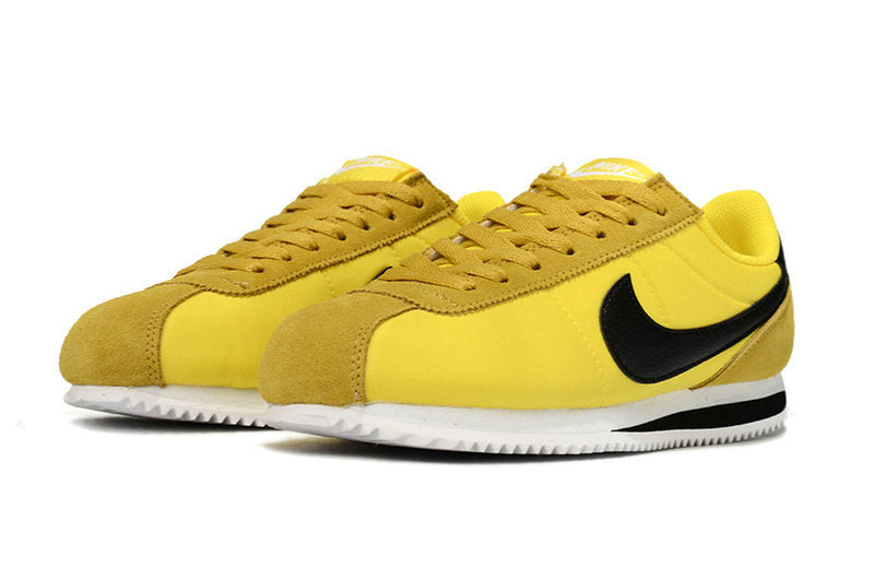 Résultats de l'évolution emblématique de la ligne Nike, les baskets Nike Cortez Femme sont un témoignage de l'engagement de Nike à combiner style et innovation.