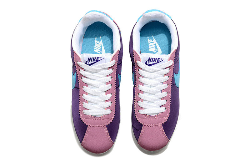 Résultats de l'évolution emblématique de la ligne Nike, les baskets Nike Cortez Femme sont un témoignage de l'engagement de Nike à combiner style et innovation.
