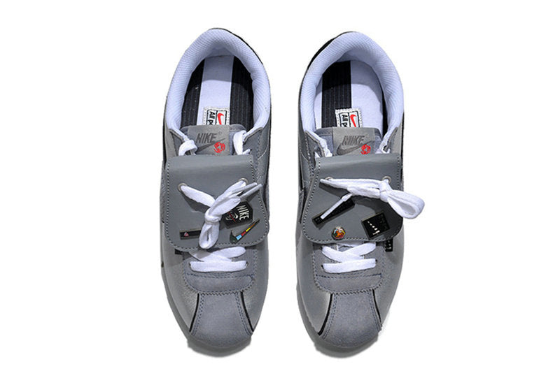 Résultats de l'évolution emblématique de la ligne Nike, les baskets Nike Cortez Femme sont un témoignage de l'engagement de Nike à combiner style et innovation.