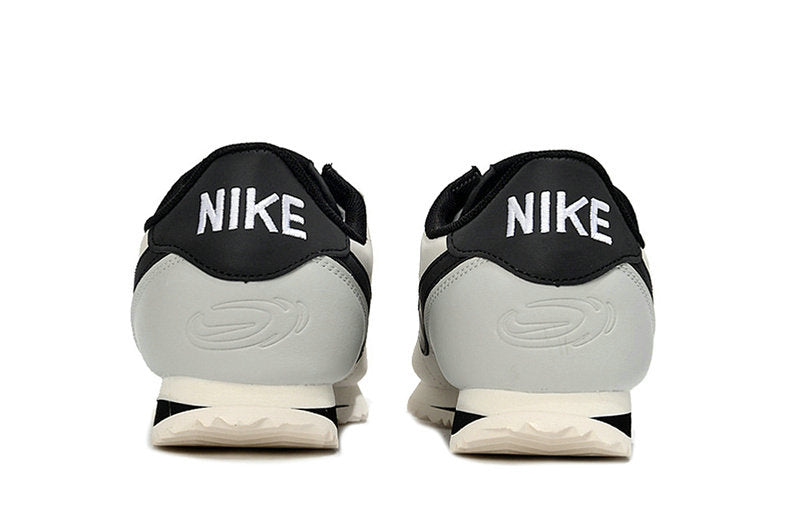 Résultats de l'évolution emblématique de la ligne Nike, les baskets Nike Cortez Femme sont un témoignage de l'engagement de Nike à combiner style