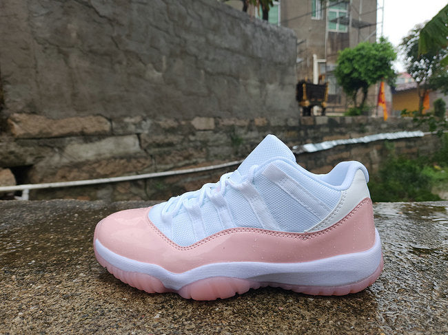 Les Air Jordan 11 Femme permettent de personnaliser votre style tout en bénéficiant d’un confort supérieur.Idéale pour un usage quotidien.