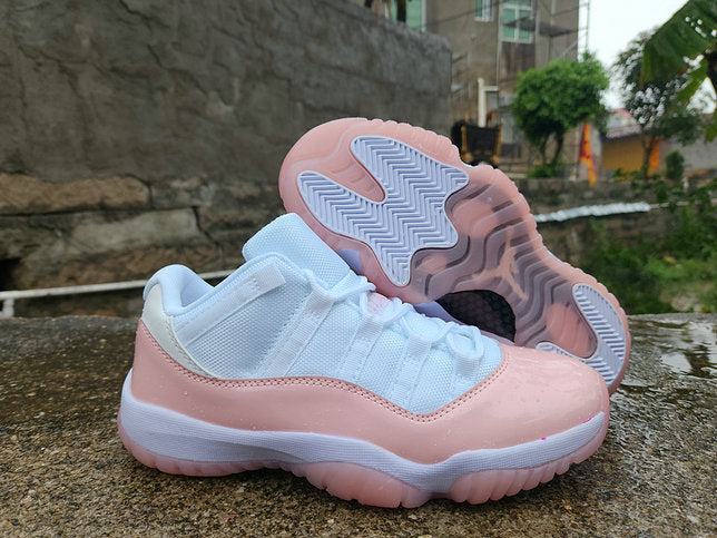 Les Air Jordan 11 Femme permettent de personnaliser votre style tout en bénéficiant d’un confort supérieur.Idéale pour un usage quotidien.