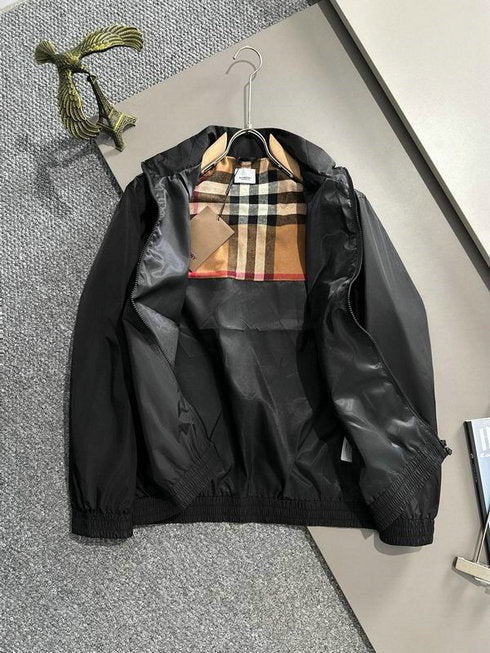 Les vestes Burberry incarnent l'élégance et la qualité, offrant une expérience exceptionnelle. Leur design raffiné et leurs matériaux de haute qualité.pas cher. Le moins cher.