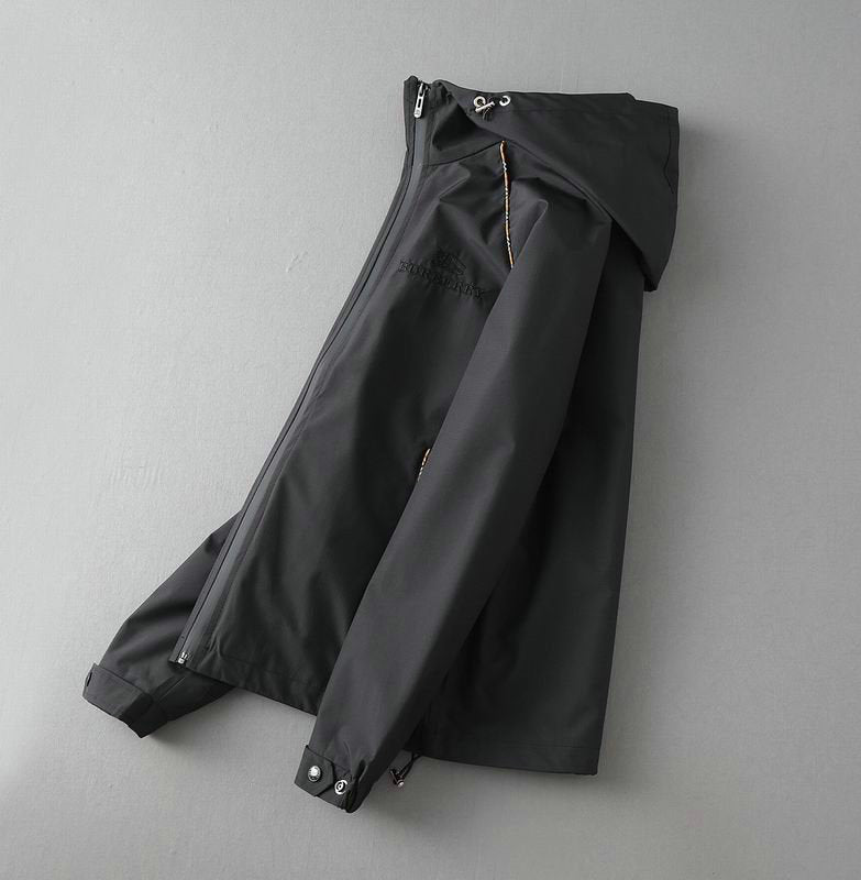 Les vestes Burberry incarnent l'élégance et la qualité, offrant une expérience exceptionnelle. Leur design raffiné et leurs matériaux de haute qualité.pas cher. Le moins cher.