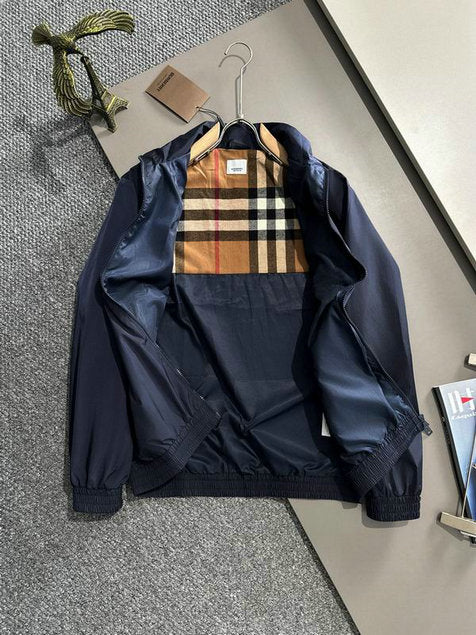 Les vestes Burberry incarnent l'élégance et la qualité, offrant une expérience exceptionnelle. Leur design raffiné et leurs matériaux de haute qualité.pas cher. Le moins cher.