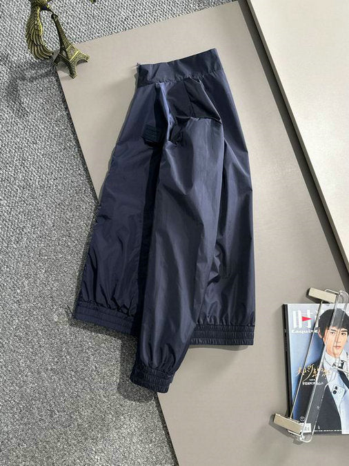 Les vestes Burberry incarnent l'élégance et la qualité, offrant une expérience exceptionnelle. Leur design raffiné et leurs matériaux de haute qualité.pas cher. Le moins cher.