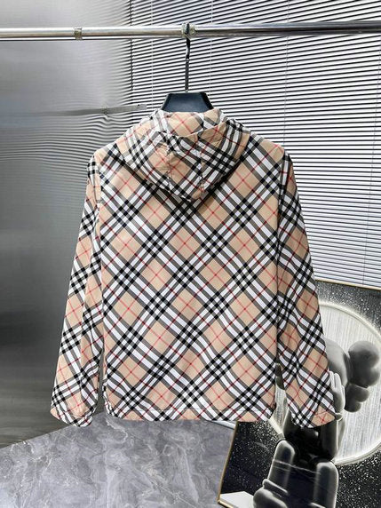 Les vestes Burberry incarnent l'élégance et la qualité, offrant une expérience exceptionnelle. Leur design raffiné et leurs matériaux de haute qualité.pas cher. Le moins cher.