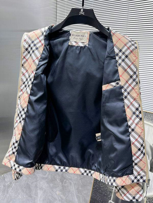 Les vestes Burberry incarnent l'élégance et la qualité, offrant une expérience exceptionnelle. Leur design raffiné et leurs matériaux de haute qualité.pas cher. Le moins cher.