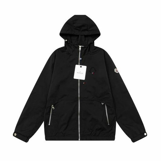 Les vestes Moncler allient élégance et modernité. Leur design sophistiqué et leurs matériaux haut de gamme en font un choix incontournable.pas cher.le moins cher.