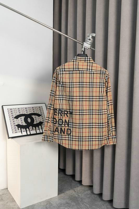 Les vestes Burberry incarnent l'élégance et la qualité, offrant une expérience exceptionnelle. Leur design raffiné et leurs matériaux de haute qualité.pas cher. Le moins cher.