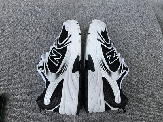 Les baskets New Balance allient style et confort. Leur design classique et leurs matériaux de haute qualité en font un choix idéal pour les amateurs de sneakers.pas cher. Le moins cher.