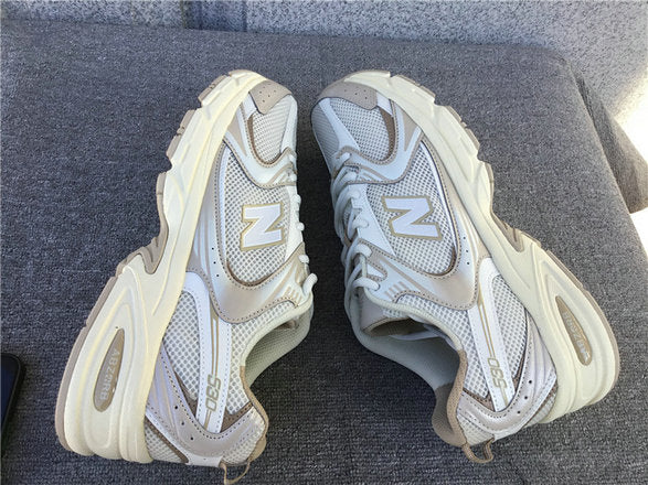 Les baskets New Balance allient style et confort. Leur design classique et leurs matériaux de haute qualité en font un choix idéal pour les amateurs de sneakers.pas cher. Le moins cher.
