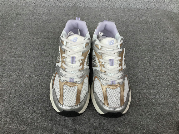 Les baskets New Balance allient style et confort. Leur design classique et leurs matériaux de haute qualité en font un choix idéal pour les amateurs de sneakers.pas cher. Le moins cher.