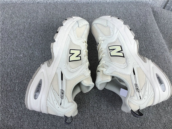 Les baskets New Balance allient style et confort. Leur design classique et leurs matériaux de haute qualité en font un choix idéal pour les amateurs de sneakers.pas cher. Le moins cher.