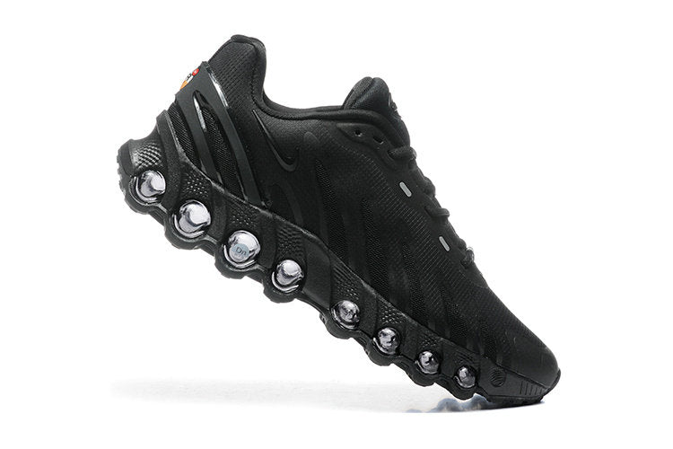 Les baskets Nike Air Max DN8 combinent innovation et design moderne pour offrir un style dynamique et une performance inégalée.pas cher . Le moins cher.