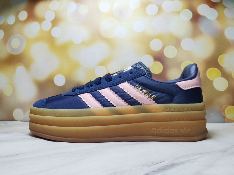 Les baskets Adidas Gazelle Bolt revisitent un classique emblématique avec une touche contemporaine, alliant style rétro et confort moderne.