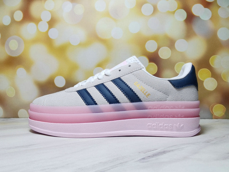 Les baskets Adidas Gazelle Bolt revisitent un classique emblématique avec une touche contemporaine, alliant style rétro et confort moderne.