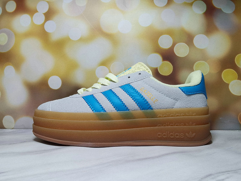 Les baskets Adidas Gazelle Bolt revisitent un classique emblématique avec une touche contemporaine, alliant style rétro et confort moderne.