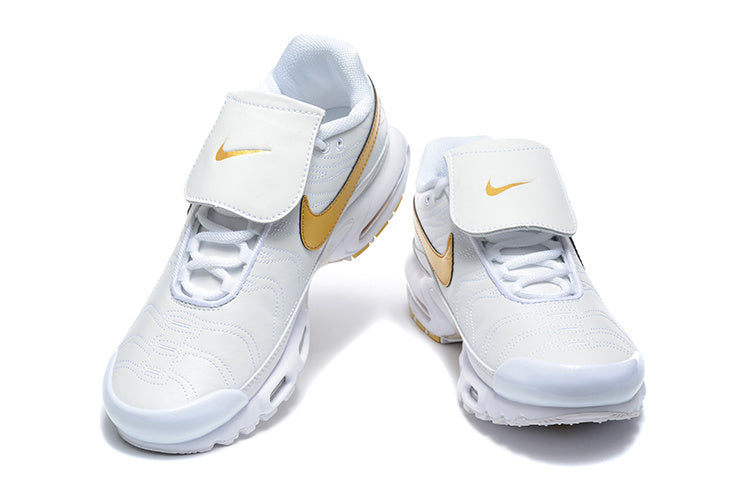 Les baskets Nike Air Max Tiempo combinent design emblématique et technologie avancée pour offrir une chaussure à la fois élégante et performante. Pas cher. Le moins cher.