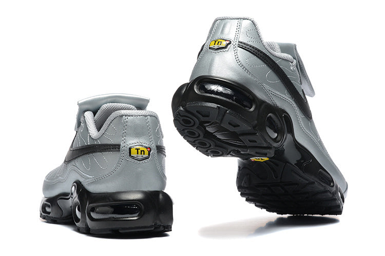 Les baskets Nike Air Max Tiempo combinent design emblématique et technologie avancée pour offrir une chaussure à la fois élégante et performante. Pas cher. Le moins cher.